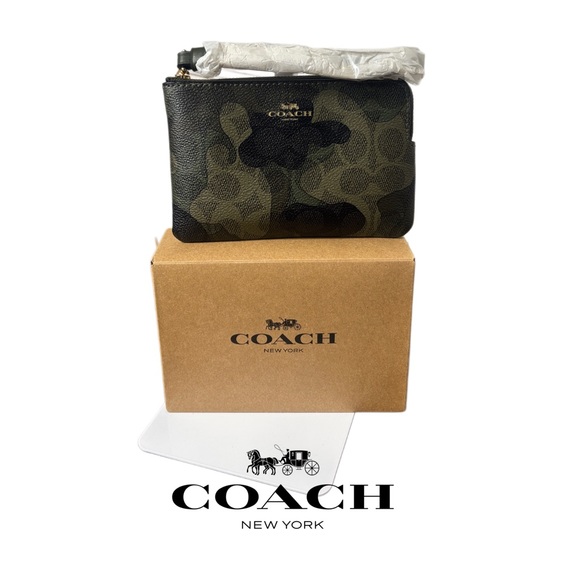 COACH (NEW IN BOX) SIGNATURE CAMO WRISTLET - Picture 12 of 12
